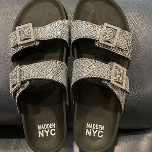 🔥🔥🔥Steve Madden NYC Rhinestone slip on sandals.